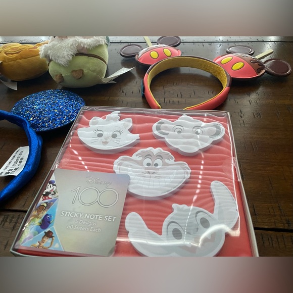 •DISNEY BUNDLE- 5 ITEMS• - Picture 3 of 13